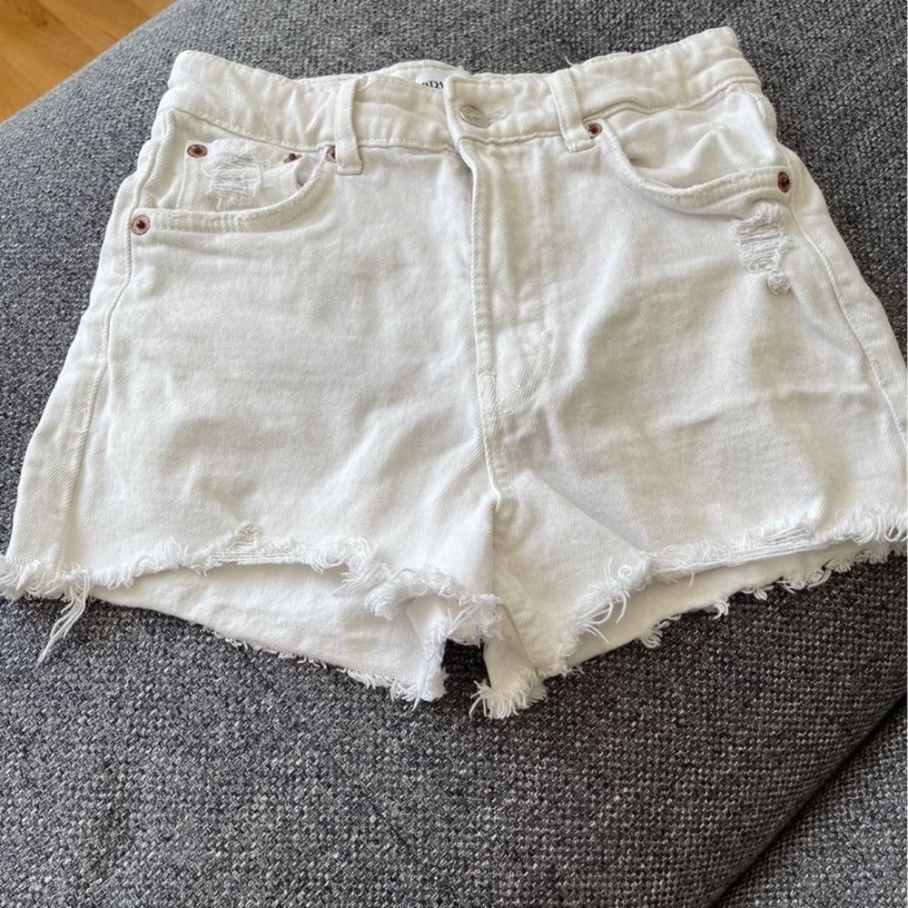 Zara white denim shorts with a raw hem - Picture 4 of 7